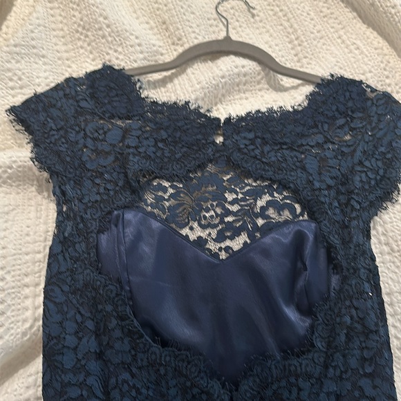 Monique Lhuillier gown - Picture 5 of 8